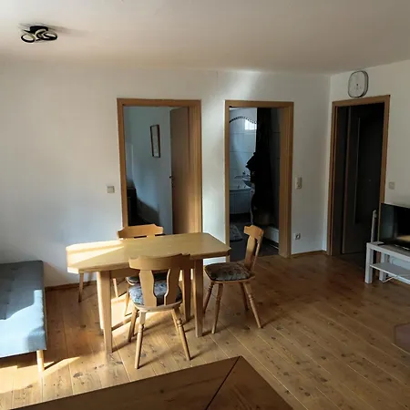 Apartment Uriges Mit Kaminofen, Terrasse Und Bar *