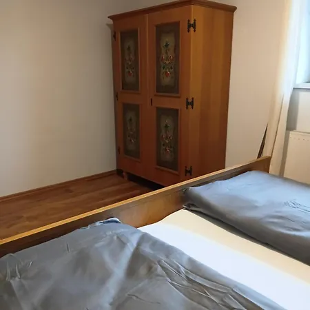 Apartment Uriges Mit Kaminofen, Terrasse Und Bar *